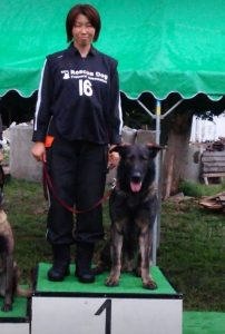 救助犬世界大会日本代表の女性ドッグトレーナー